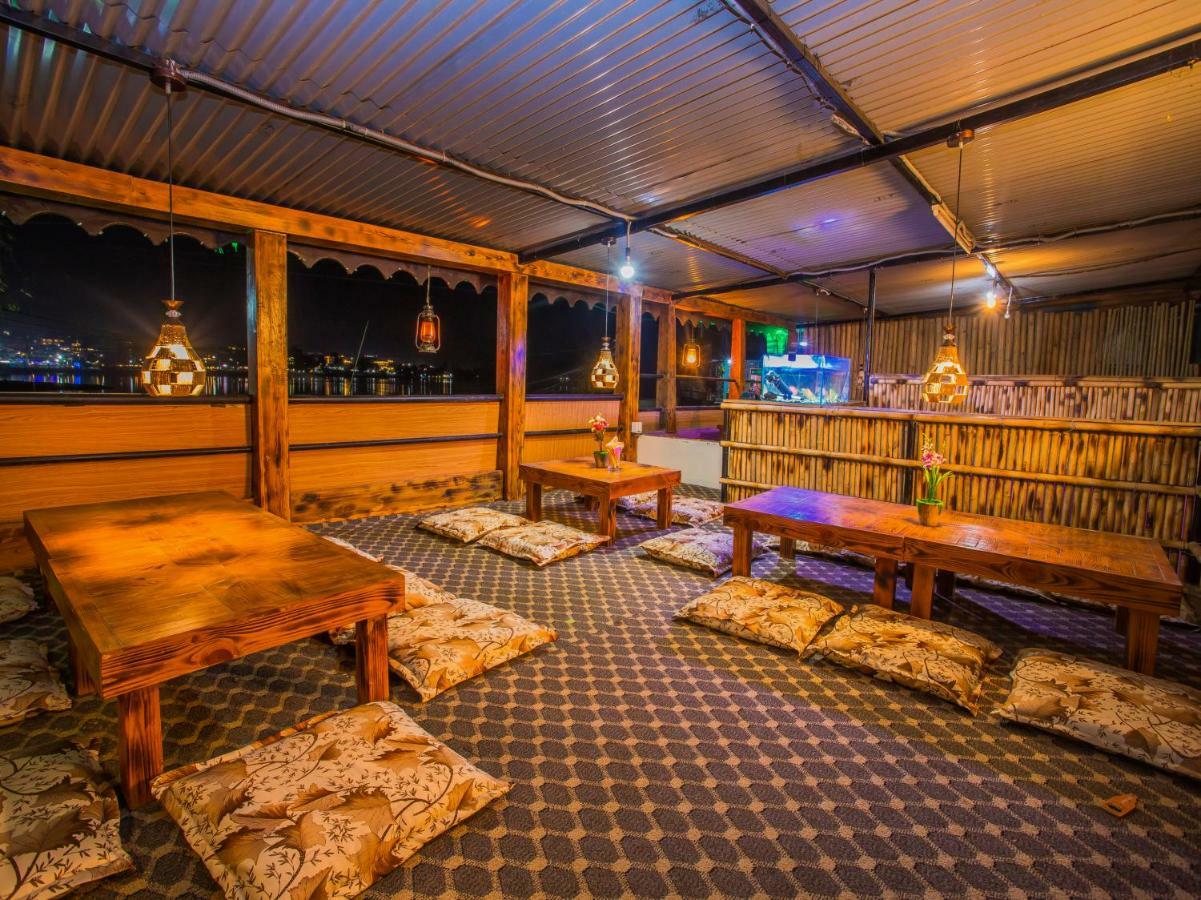 Hotel Fewa Corner & Restro ポカラ エクステリア 写真