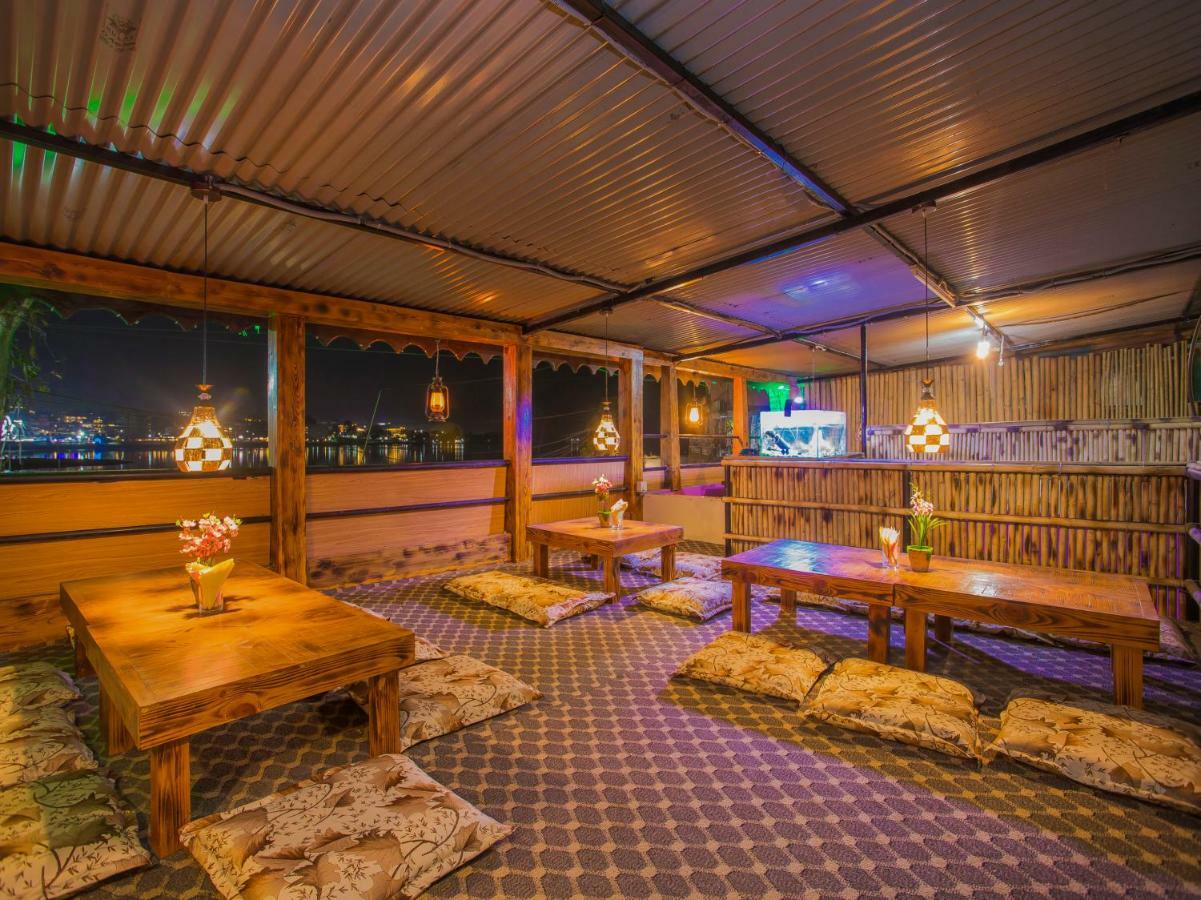 Hotel Fewa Corner & Restro ポカラ エクステリア 写真